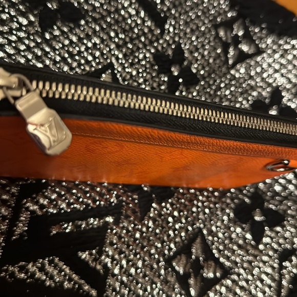 Men’s or Women’s Tiagrama Louis Vuitton Pochette holder and pouch! Comes w Box! - Picture 5 of 17